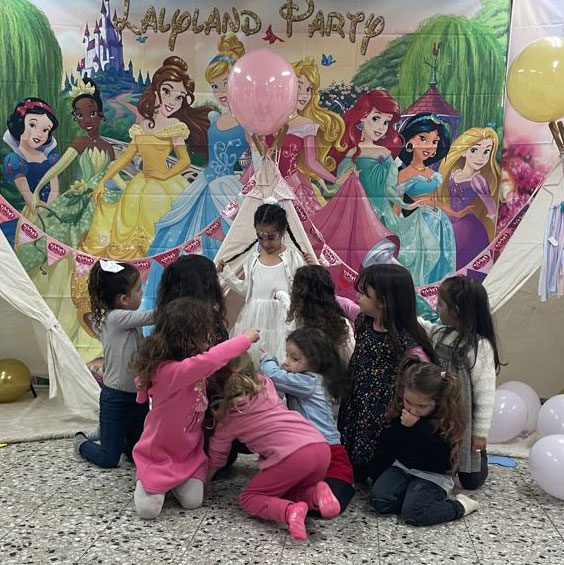 מסיבת פיגמות ברכות לאלילנד